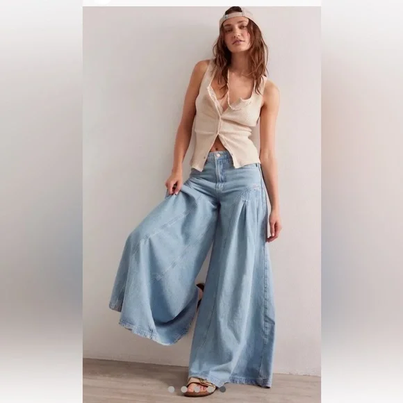 Free People Pandora Wide Leg Jeans We The Free Pleated Front Pocket LightIndigo - Picture 4 of 16